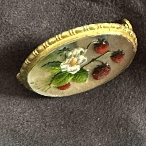 Antique Goofus glass strawberry berries and flower brooch 1890-1920’s - Picture 13 of 13